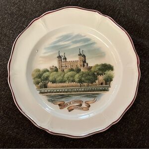 Wedgwood Tower of London White Decorative Plate Vintage